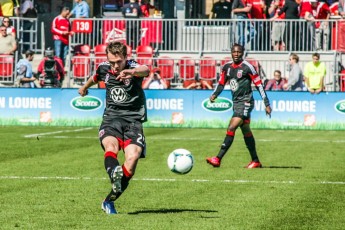 Toronto FC Cruise Past D.C. United