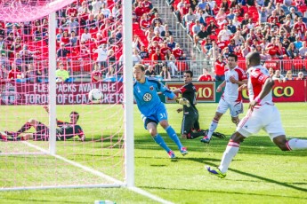 Toronto FC Cruise Past D.C. United