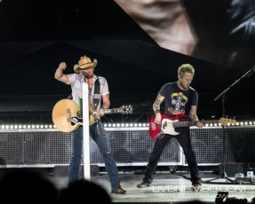 Jason Aldean at Molson Canadian Amphitheatre