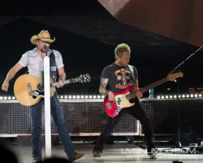 Jason Aldean at Molson Canadian Amphitheatre