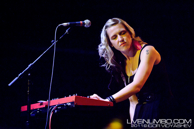 Mother Mother at Sound Academy photos